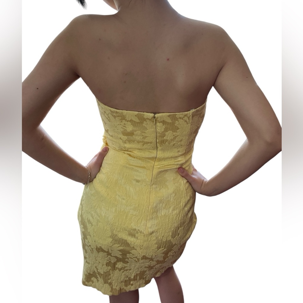 Maggy London Yellow floral Satin like Strapless Dress w/ ruffle top Size 4 - Picture 6 of 12